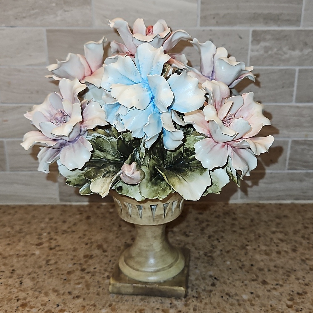 Italy Capodimonte Urn Flowers Vintage Large - Picture 3 of 8